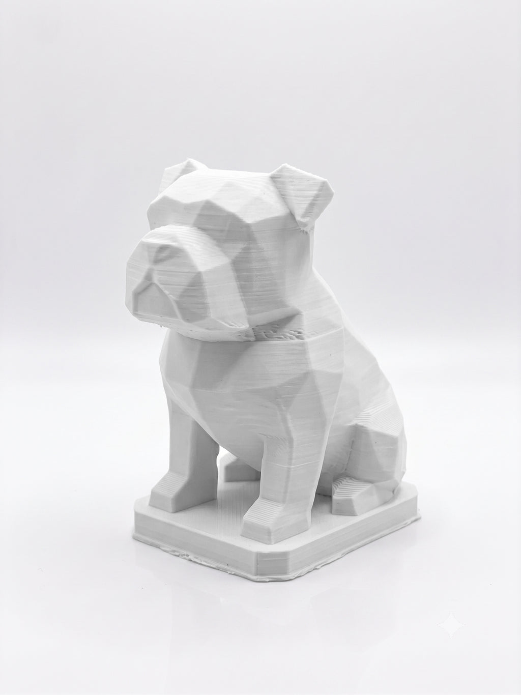 Statuina bulldog bianco in stampa 3D PLA, totem animale low-poly da collezione