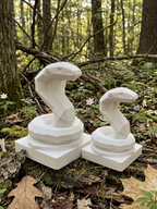 Dettaglio della finitura low-poly della statuina cobra stampata in 3D in PLA