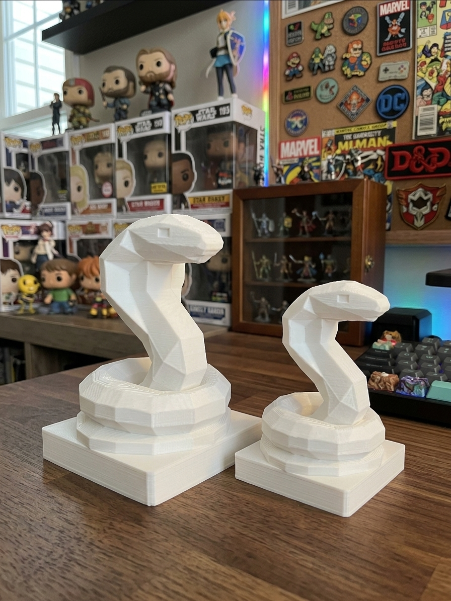 Statuina cobra low-poly, totem animale stampato in 3D made in Italy