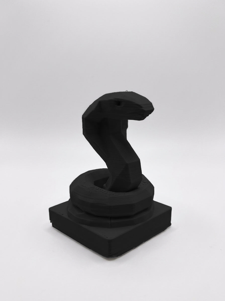 Statuina cobra nero in stampa 3D PLA, totem animale low-poly da collezione