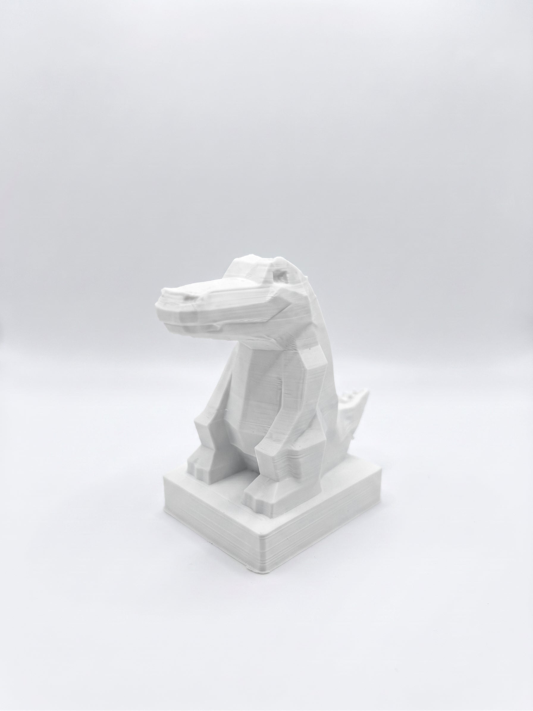Statuina coccodrillo bianco in stampa 3D PLA, totem animale low-poly da collezione