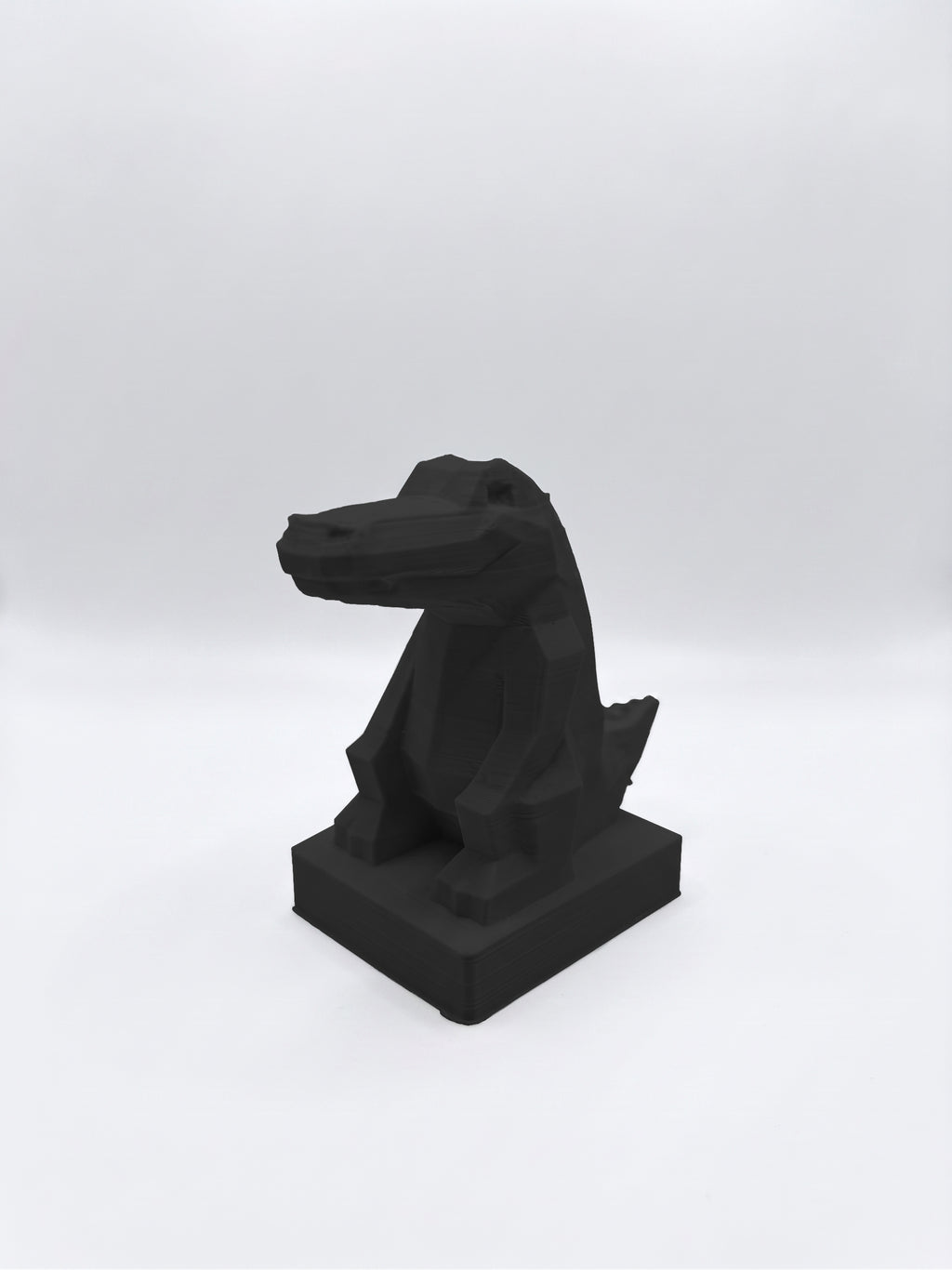 Statuina coccodrillo nero in stampa 3D PLA, totem animale low-poly da collezione
