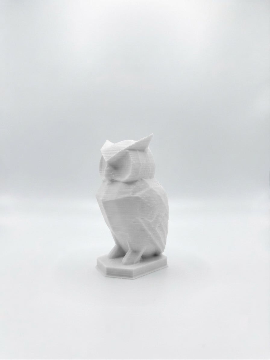 Statuina gufo bianco in stampa 3D PLA, totem animale low-poly da collezione