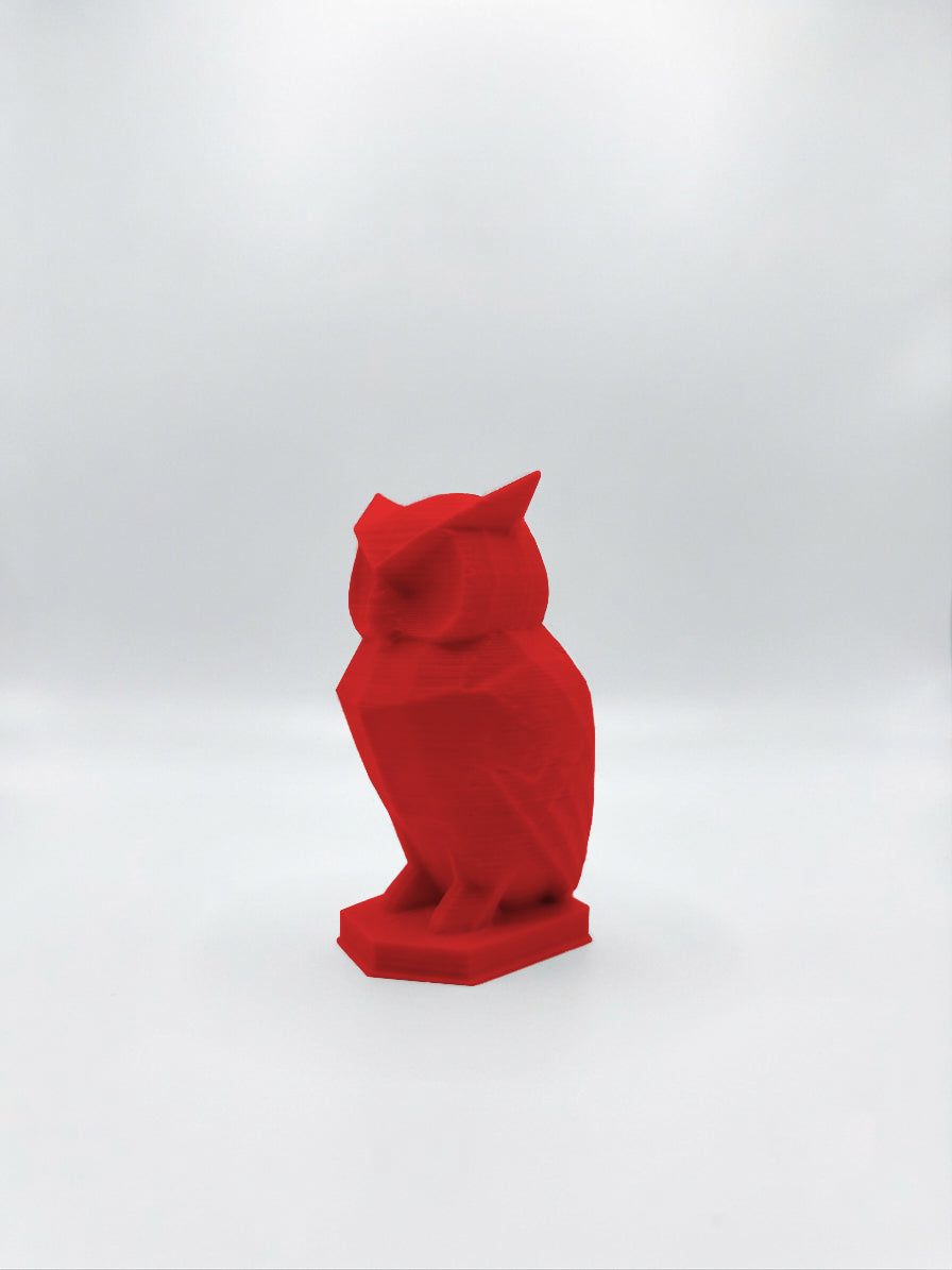 Statuina gufo rosso in stampa 3D PLA, totem animale low-poly da collezione