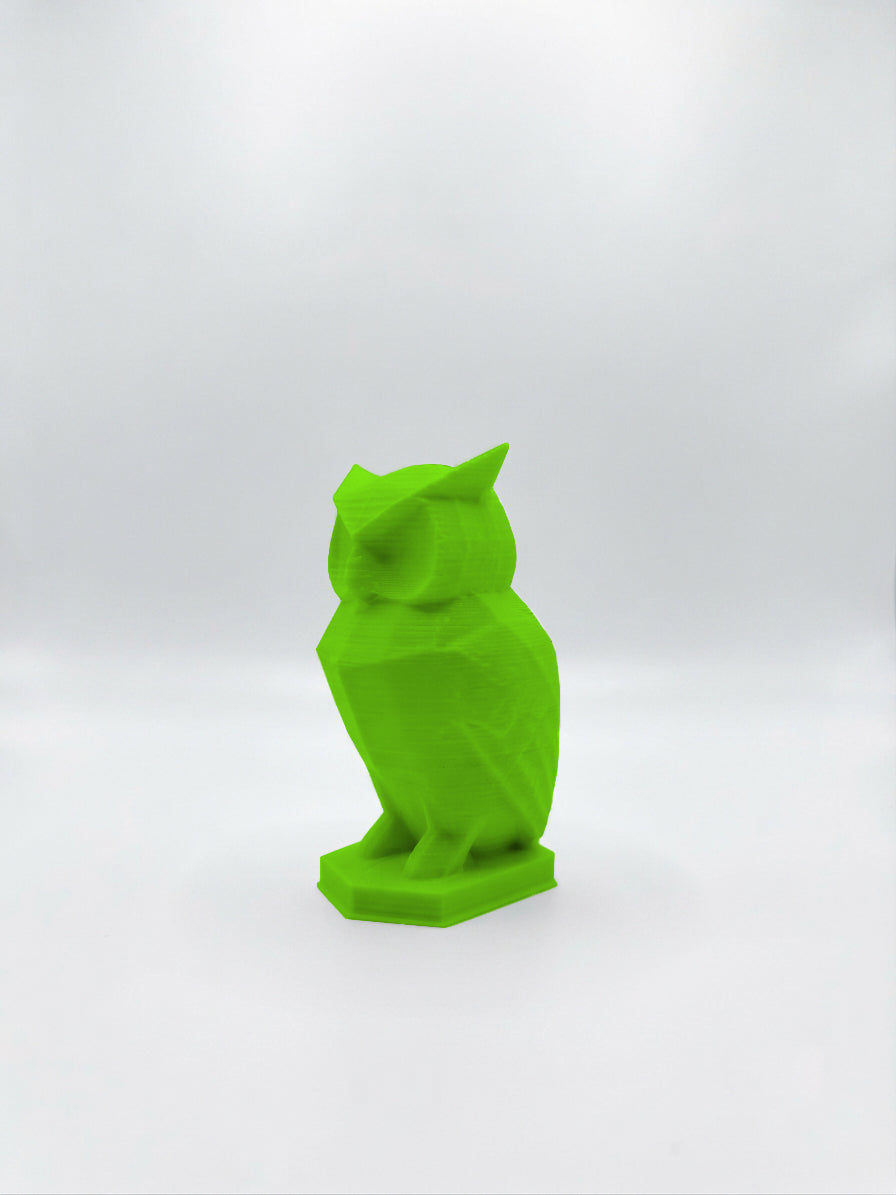 Statuina gufo verde in stampa 3D PLA, totem animale low-poly da collezione