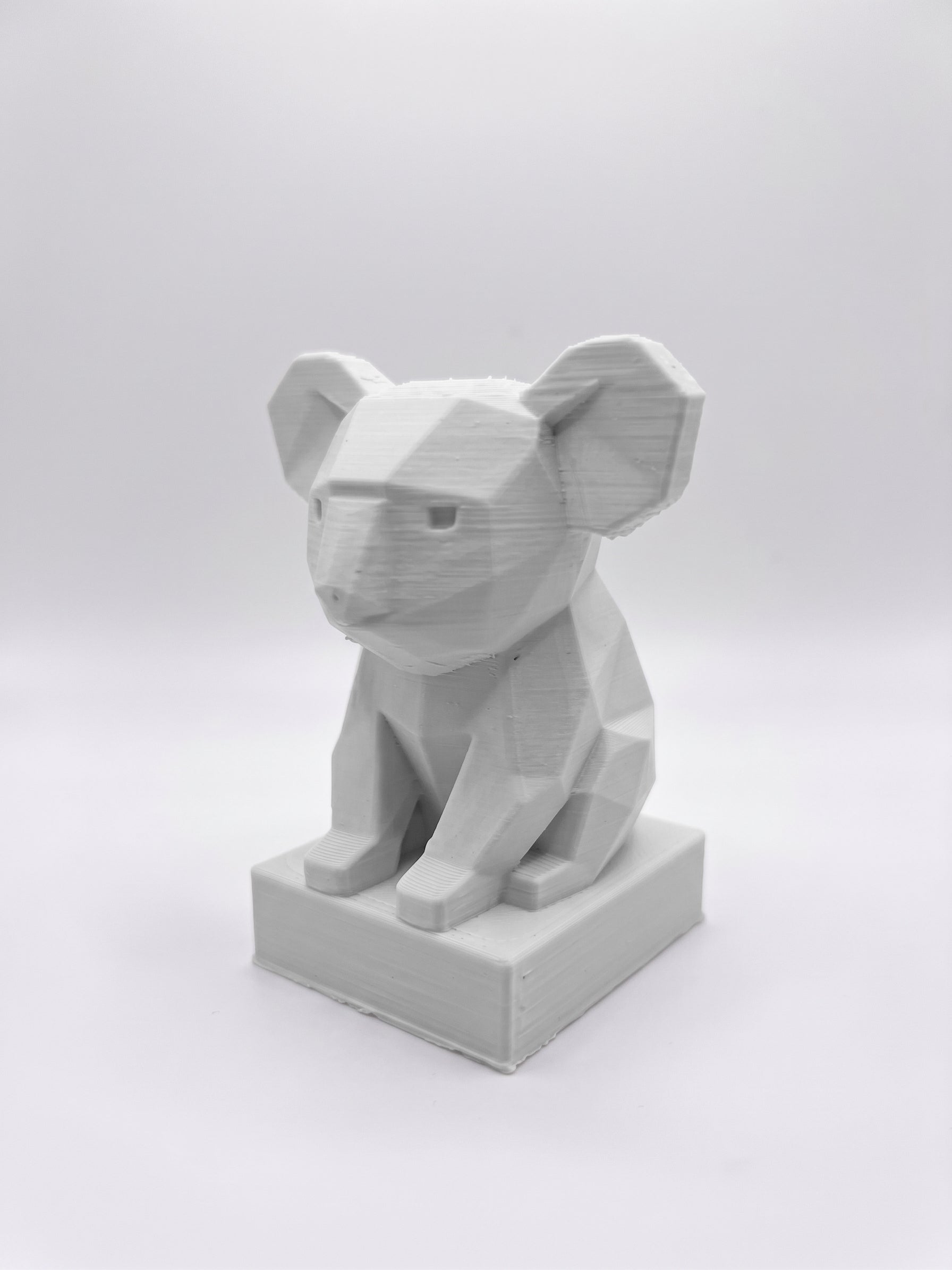 Statuina koala bianco in stampa 3D PLA, totem animale low-poly da collezione