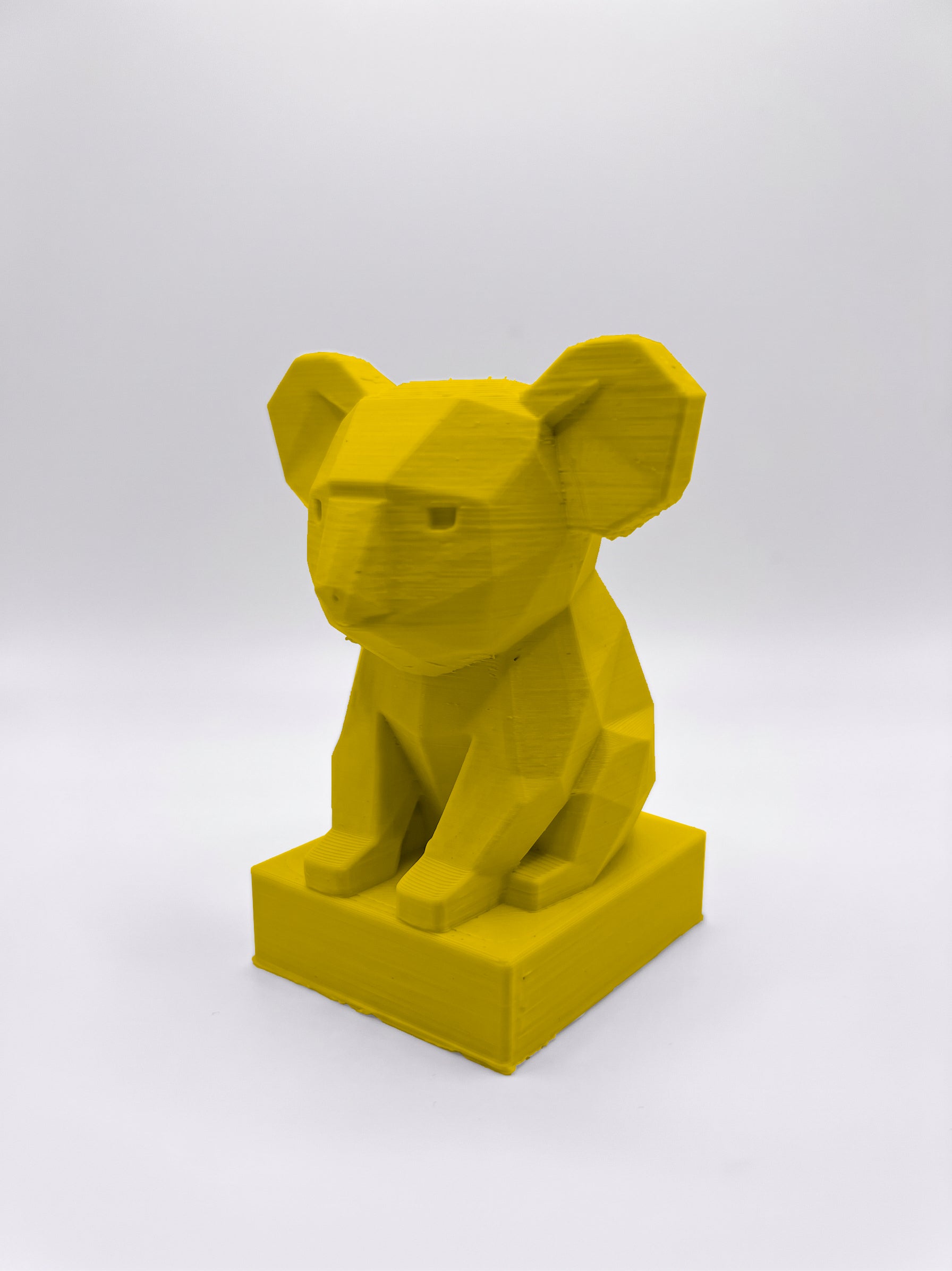 Statuina koala giallo in stampa 3D PLA, totem animale low-poly da collezione