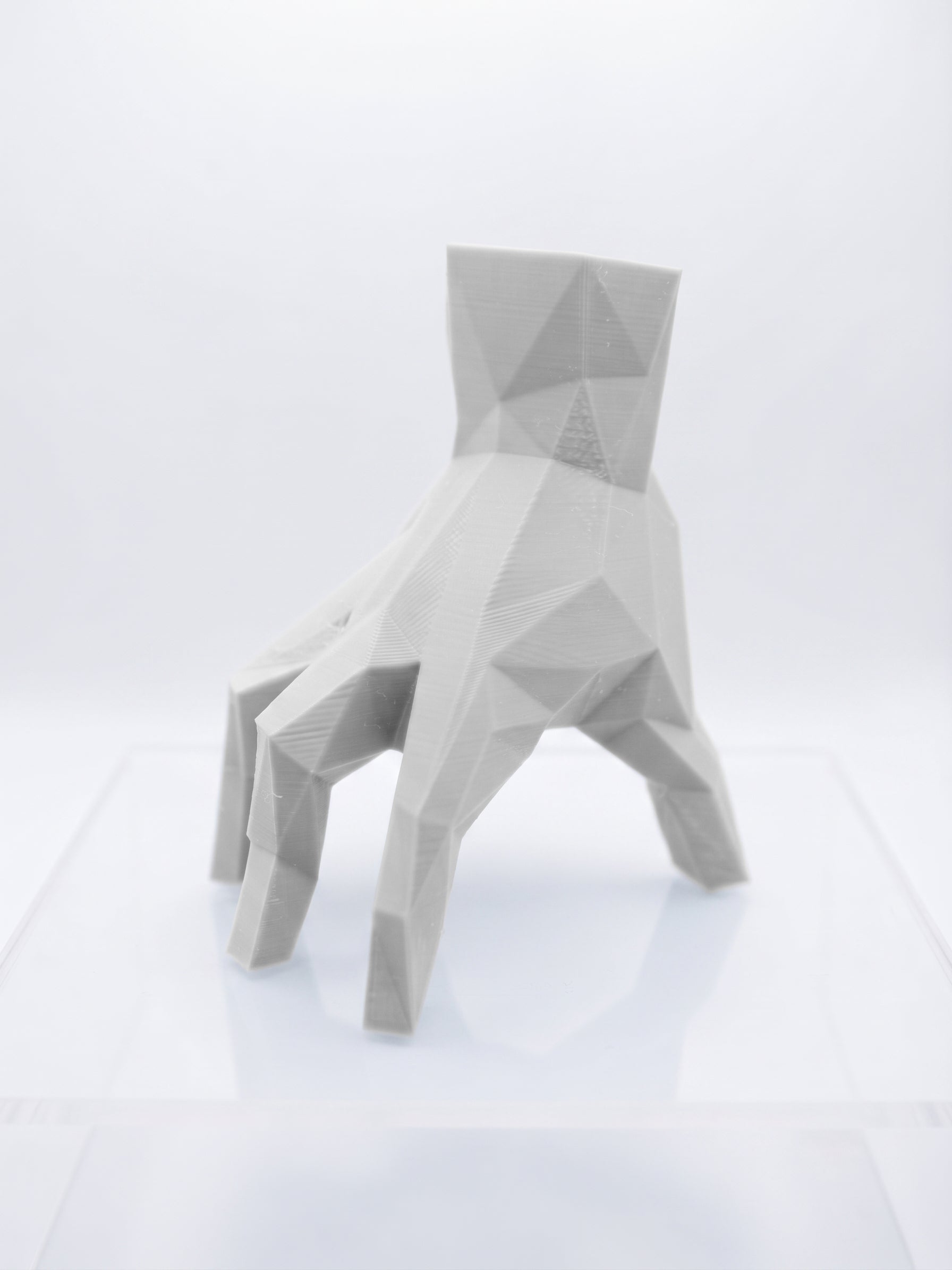 Statuina mano che cammina stile Famiglia Addams bianco in stampa 3D PLA low-poly