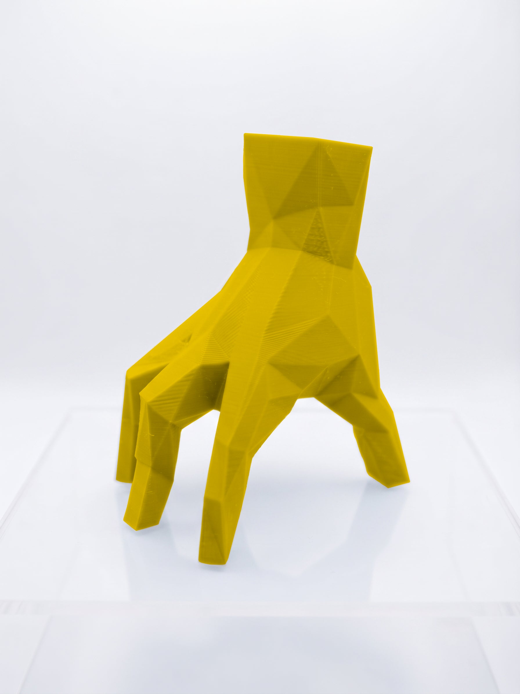 Statuina mano che cammina stile Famiglia Addams giallo in stampa 3D PLA low-poly