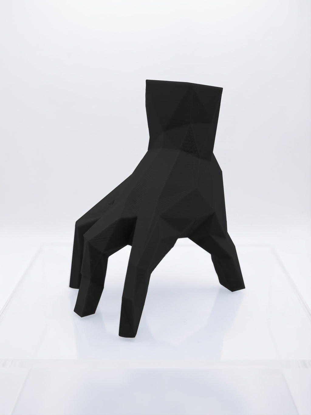 Statuina mano che cammina stile Famiglia Addams nero in stampa 3D PLA low-poly