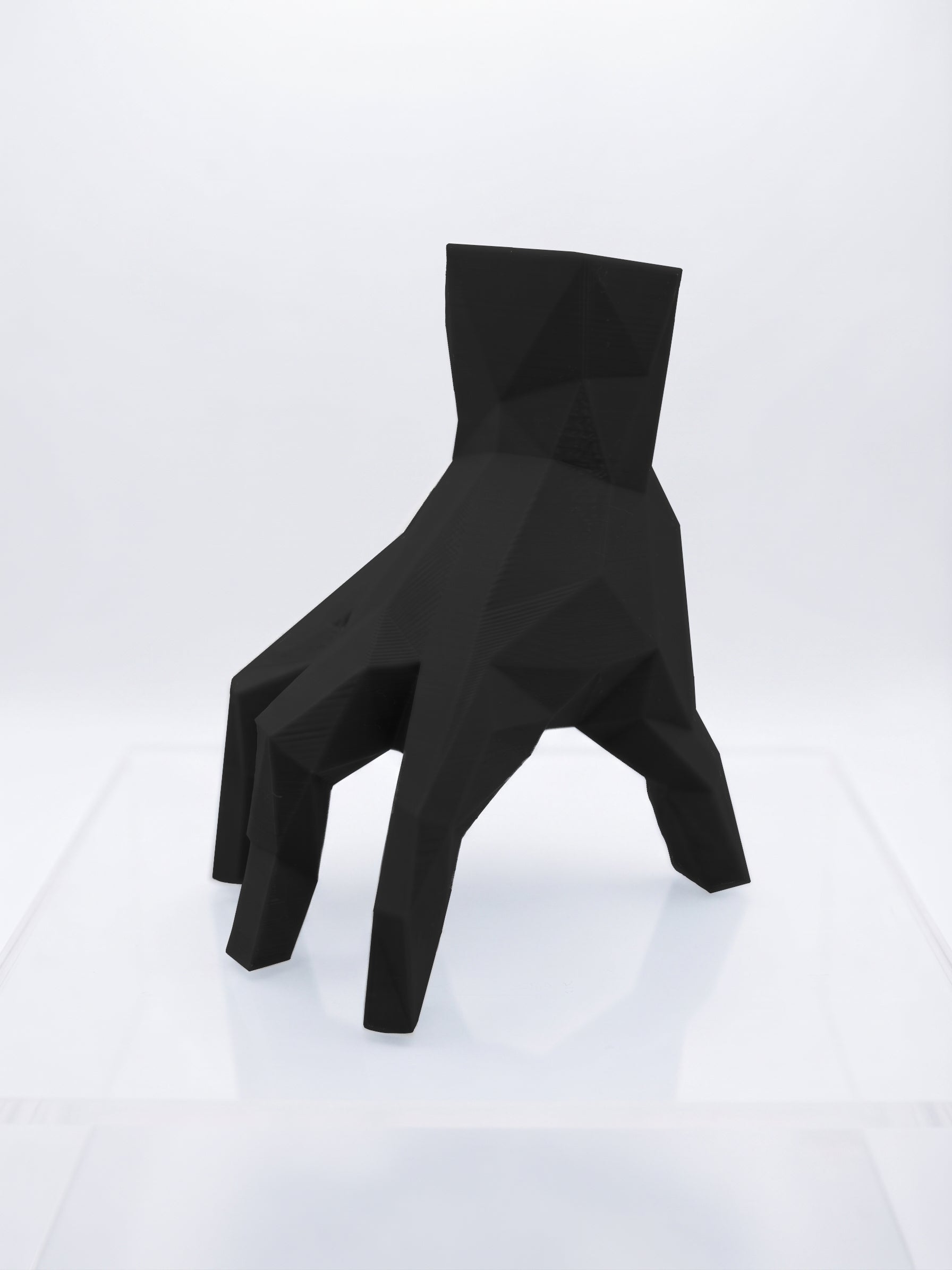 Statuina mano che cammina stile Famiglia Addams nero in stampa 3D PLA low-poly