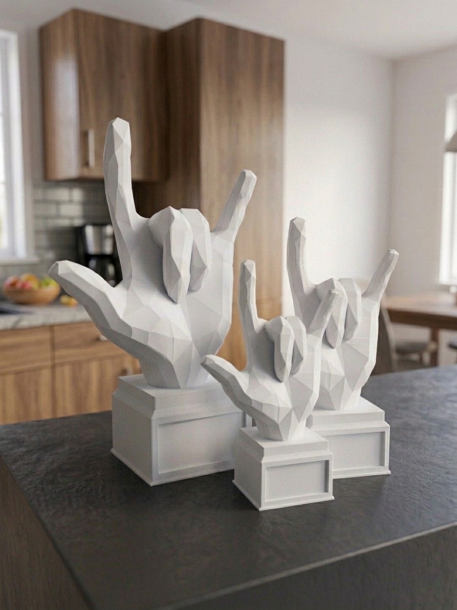 Mano rock in stampa 3D PLA come idea regalo, dettaglio della finitura low-poly