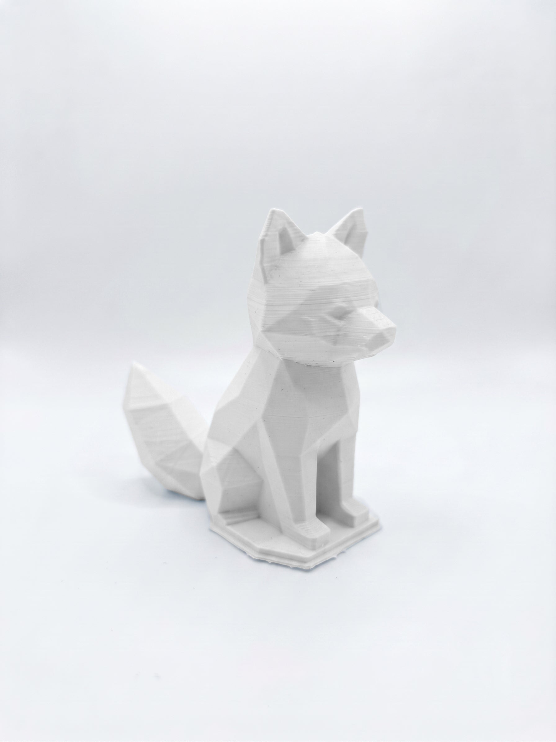 Statuina panda rosso bianco in stampa 3D PLA, totem animale low-poly da collezione