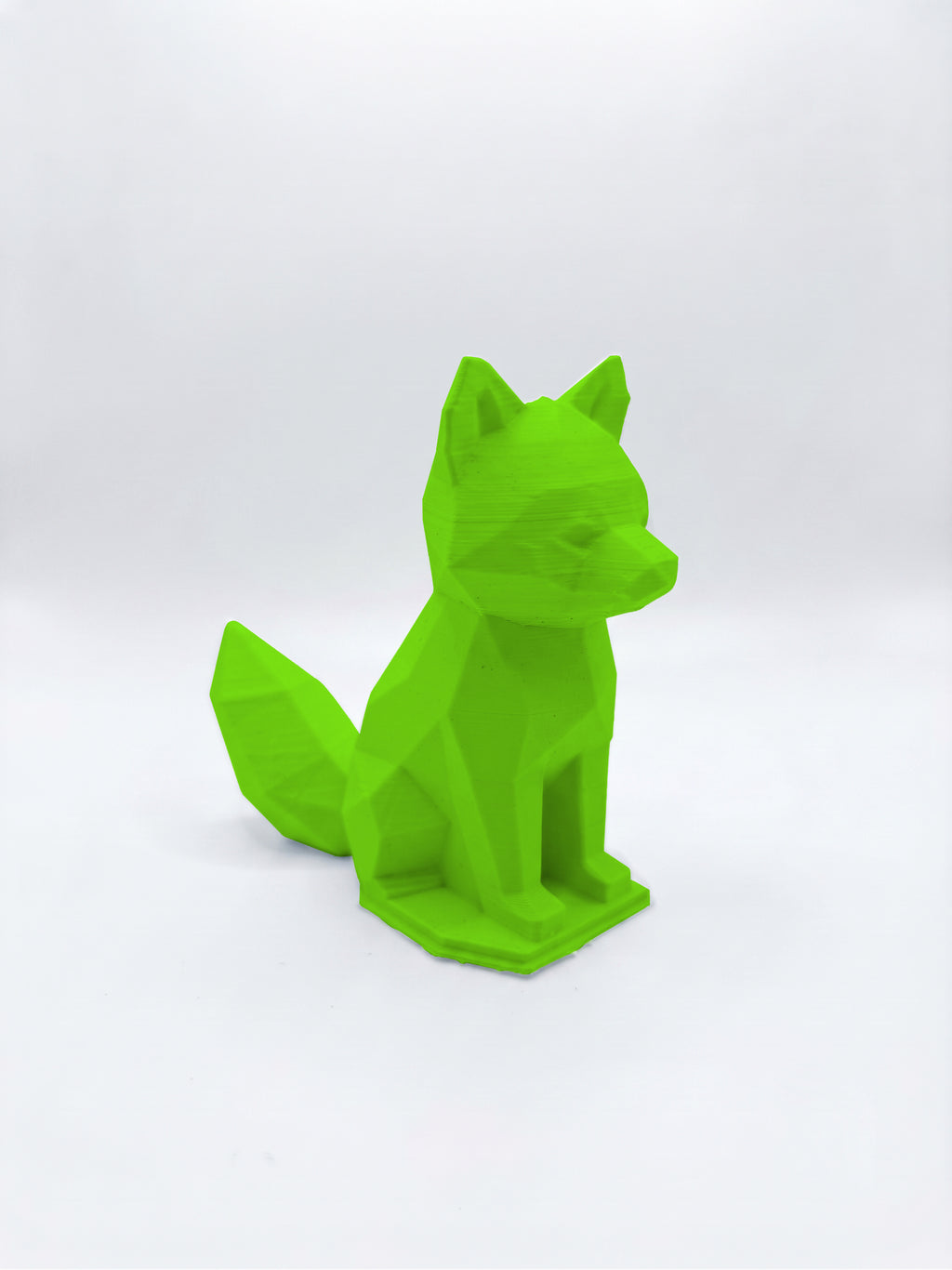 Statuina panda rosso verde in stampa 3D PLA, totem animale low-poly da collezione