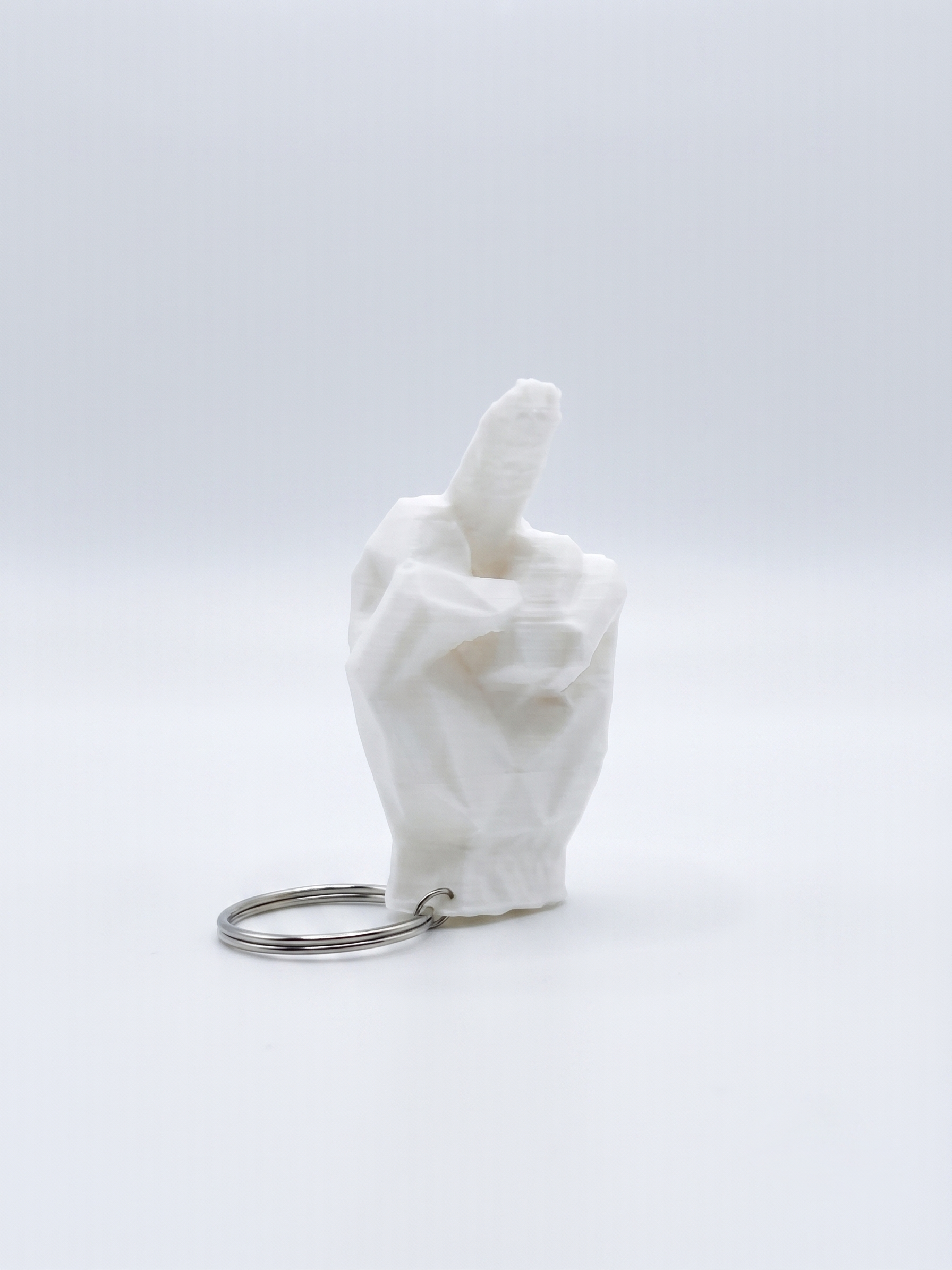Portachiavi Dito Medio bianco in stampa 3D PLA, portachiavi di design low-poly