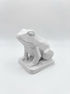 Statuina rana bianco in stampa 3D PLA, totem animale low-poly da collezione