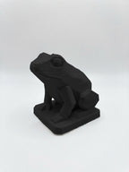 Statuina rana nero in stampa 3D PLA, totem animale low-poly da collezione