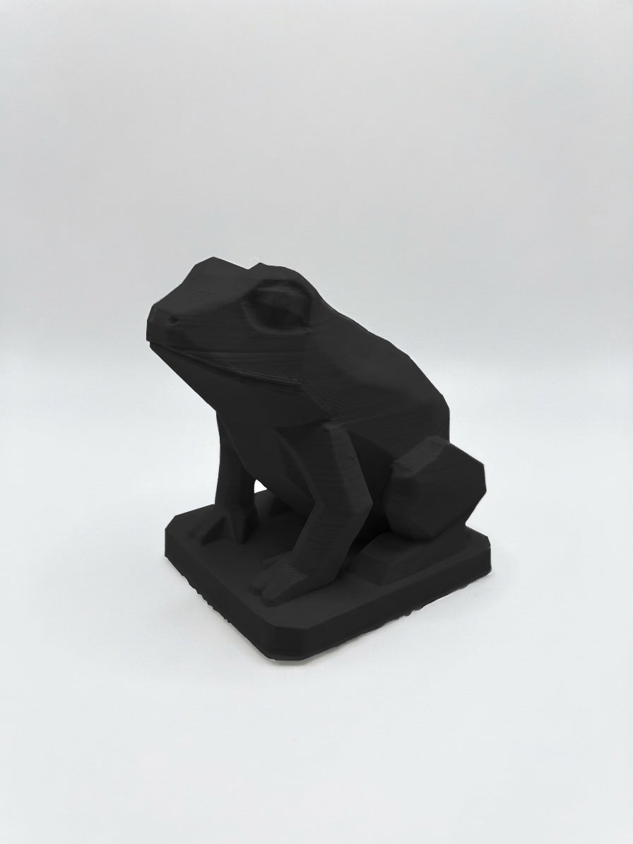 Statuina rana nero in stampa 3D PLA, totem animale low-poly da collezione