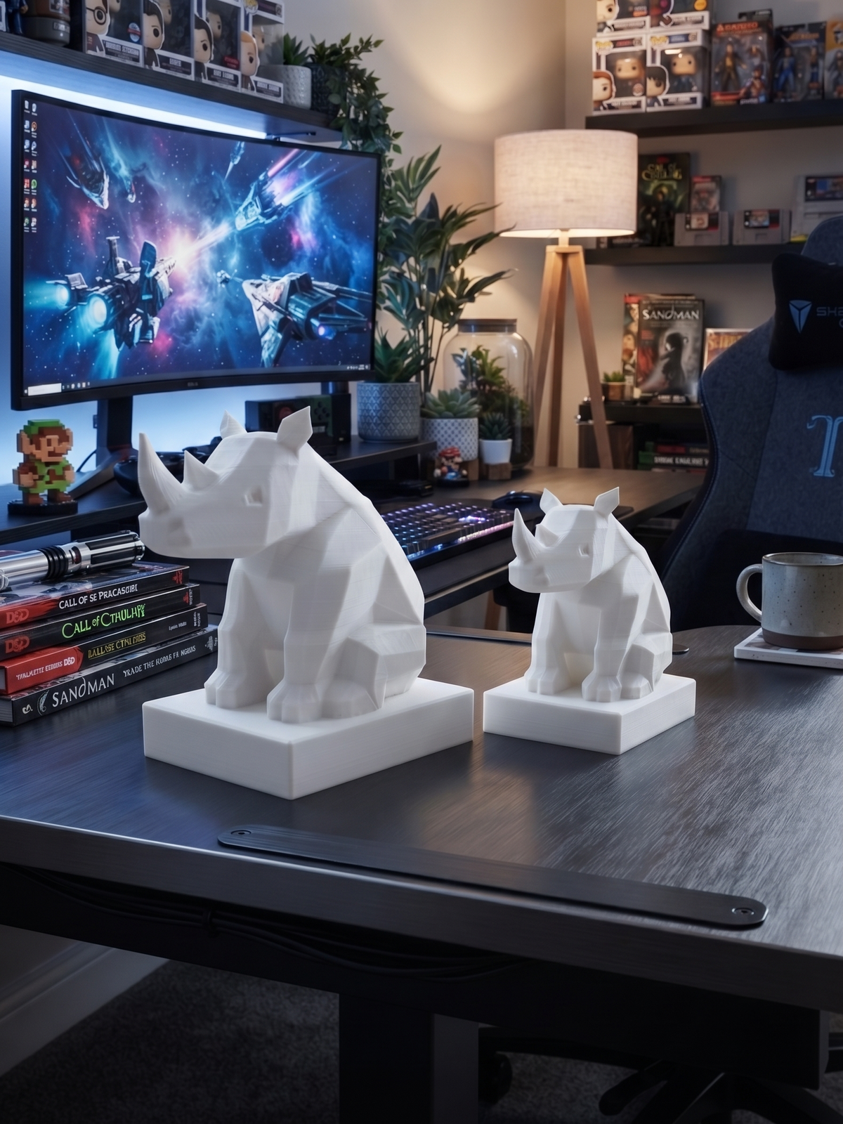 Dettaglio della finitura low-poly della statuina rinoceronte stampata in 3D in PLA