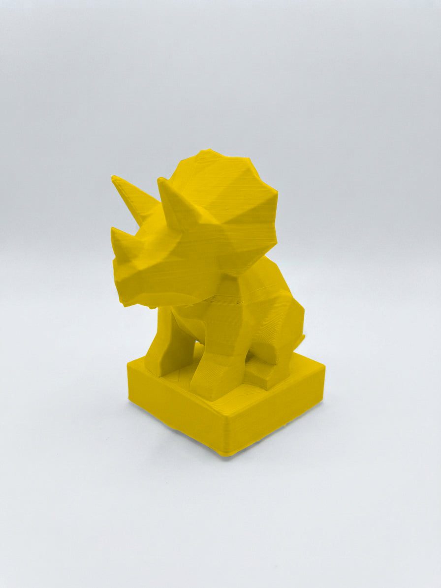 Statuina triceratopo giallo in stampa 3D PLA, totem animale low-poly da collezione