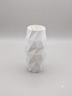 Vaso Low-Poly bianco di design come soprammobile da arredo